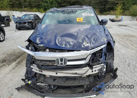 2021 Honda Pilot Touring z USA, uszkodzony, nr VIN 5FNYF5H68MB002853